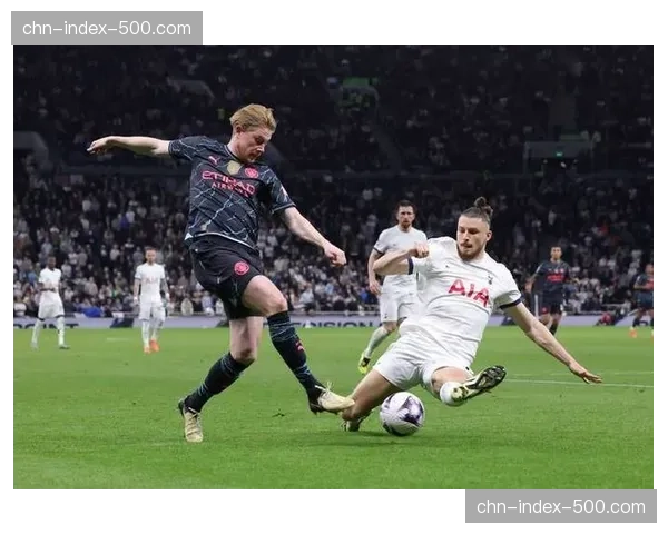 英超赛场整体攻防转换节奏再提速 场均高强度跑动创新高 英超赛场整体攻防转换节奏再提速 场均高强度跑动创新高